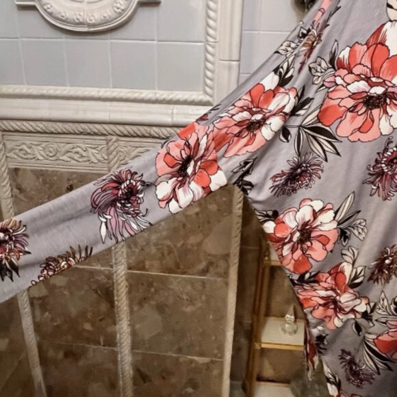 Vintage Blooms In The City. Sz M Oversized. Gray Neck Band. Asymmetrical. B26 - Picture 7 of 7